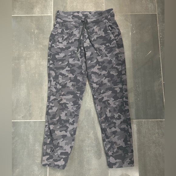 Ready to Rulu jogger crop - Picture 2 of 12